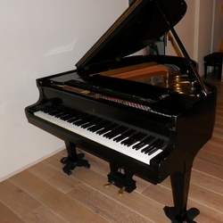 on Steinway S-155 #287,XXX ハンブルグ製 下取りピアノ
